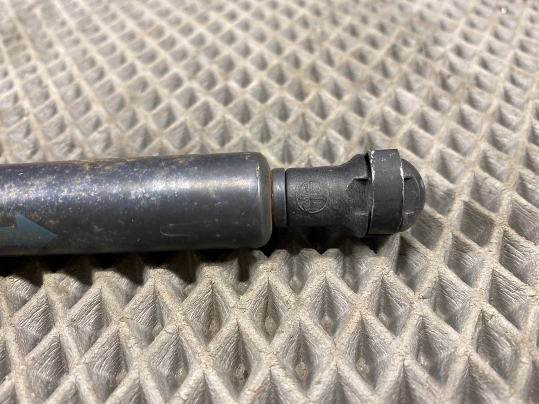 Амортизатор капота, 688 рублей, Красноярск