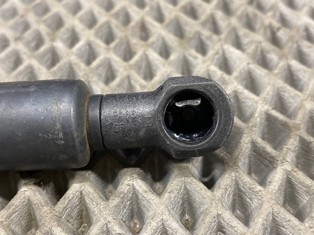 Амортизатор капота, 688 рублей, Красноярск