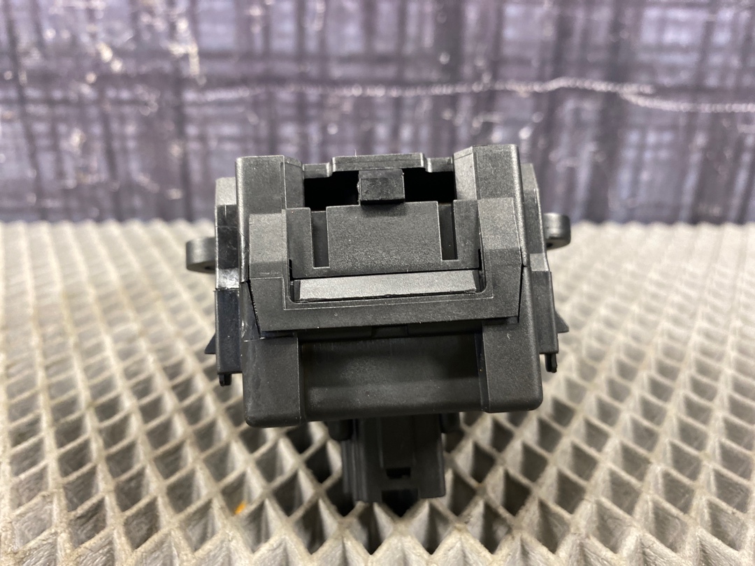 Подрулевой переключатель, 896 рублей, Красноярск