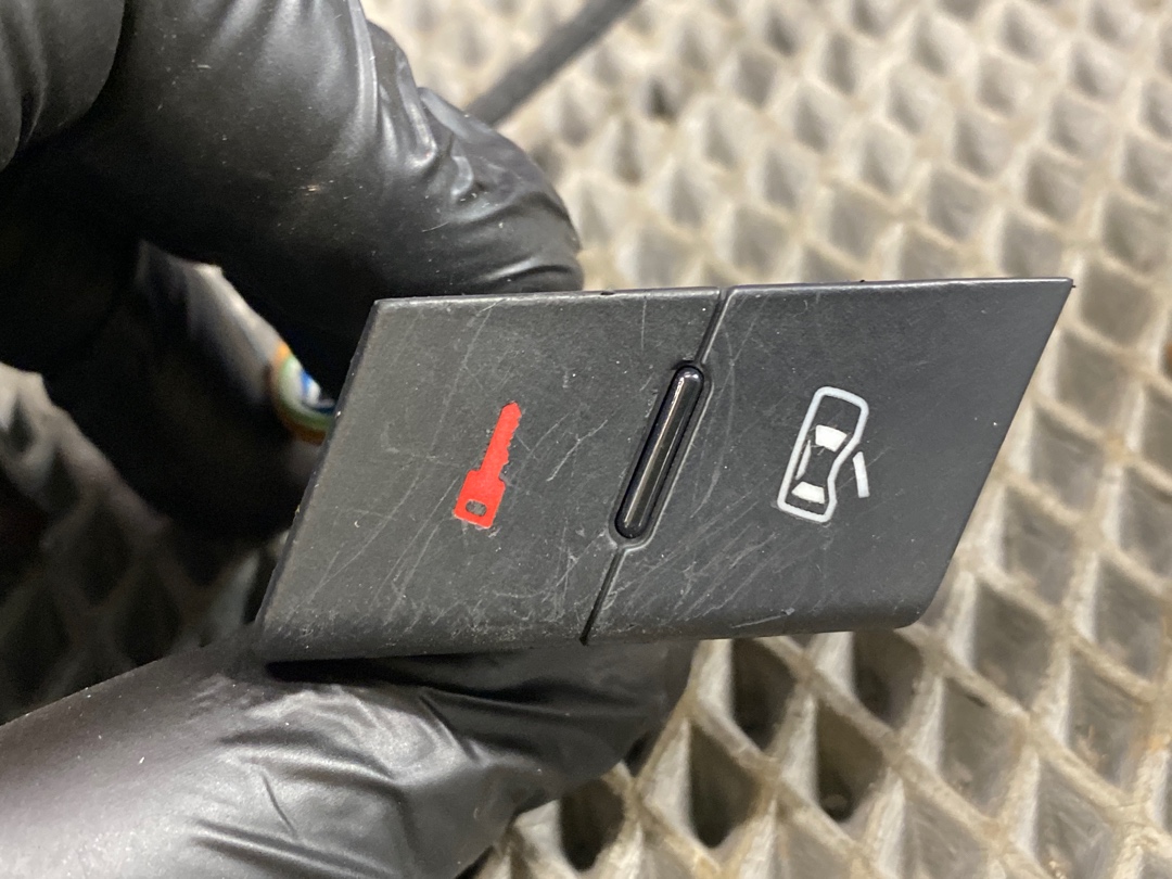 Кнопка центрального замка, 325 рублей, Красноярск