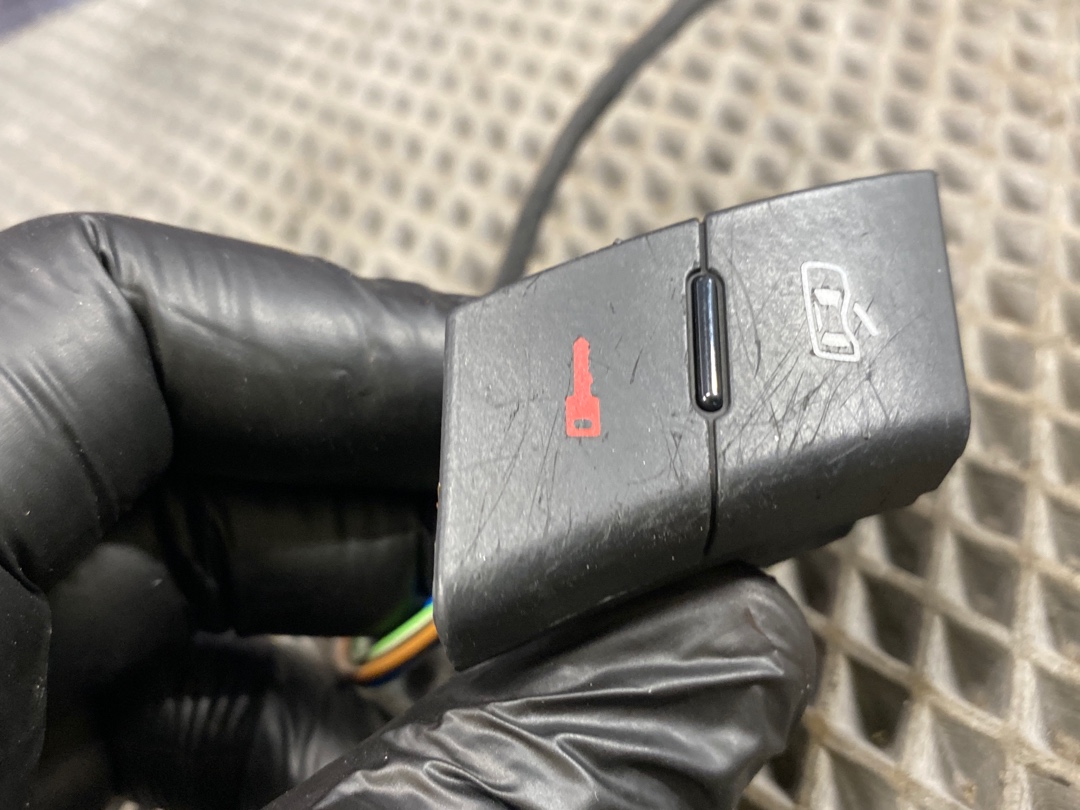 Кнопка центрального замка, 325 рублей, Красноярск