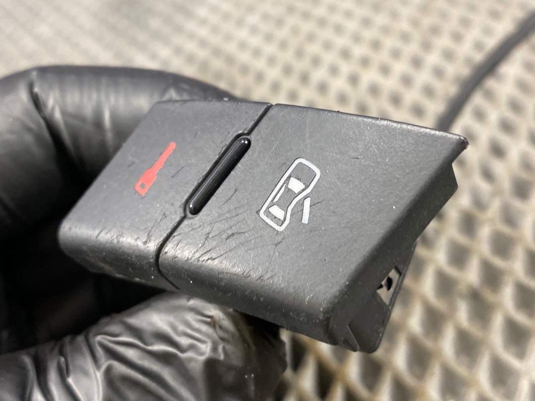 Кнопка центрального замка, 325 рублей, Красноярск