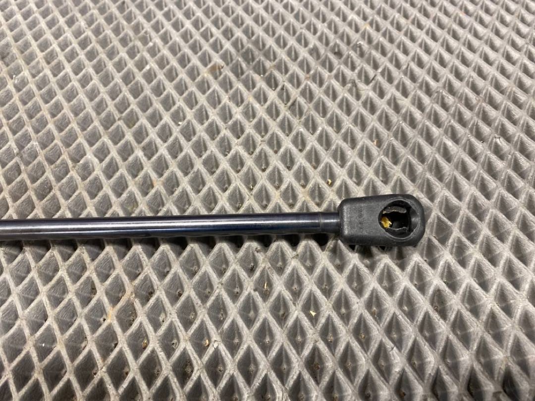 Амортизатор багажника, 450 рублей, Красноярск