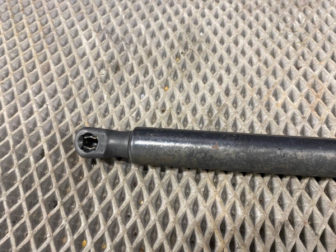 Амортизатор багажника, 450 рублей, Красноярск