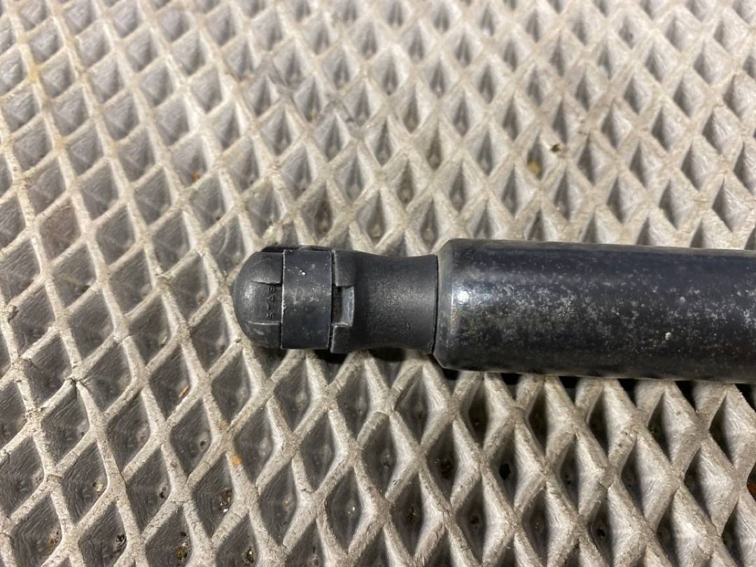 Амортизатор багажника, 450 рублей, Красноярск