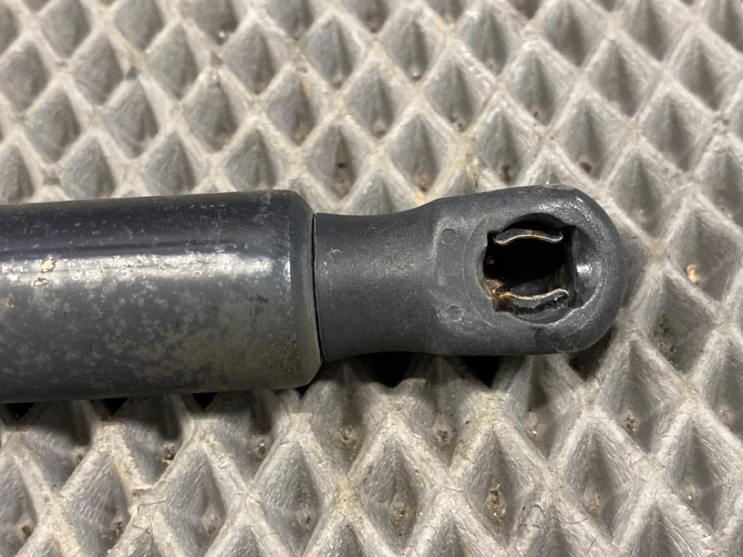 Амортизатор багажника, 450 рублей, Красноярск