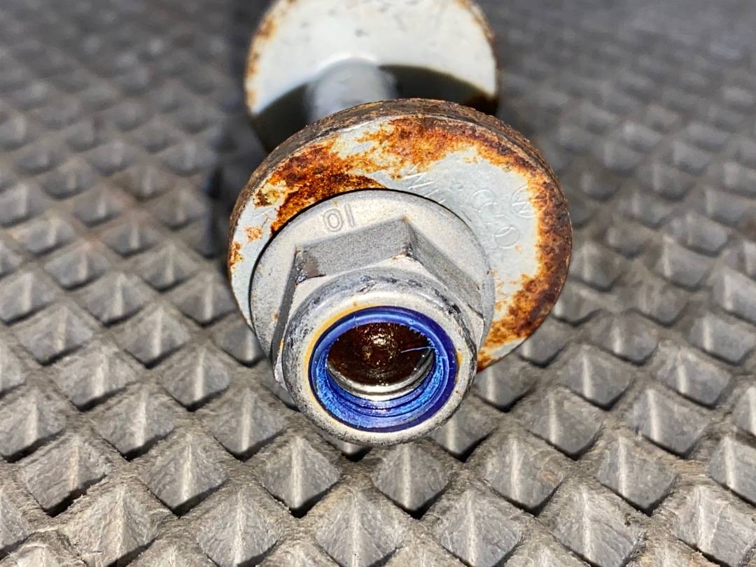 Болт развальный, 330 рублей, Красноярск