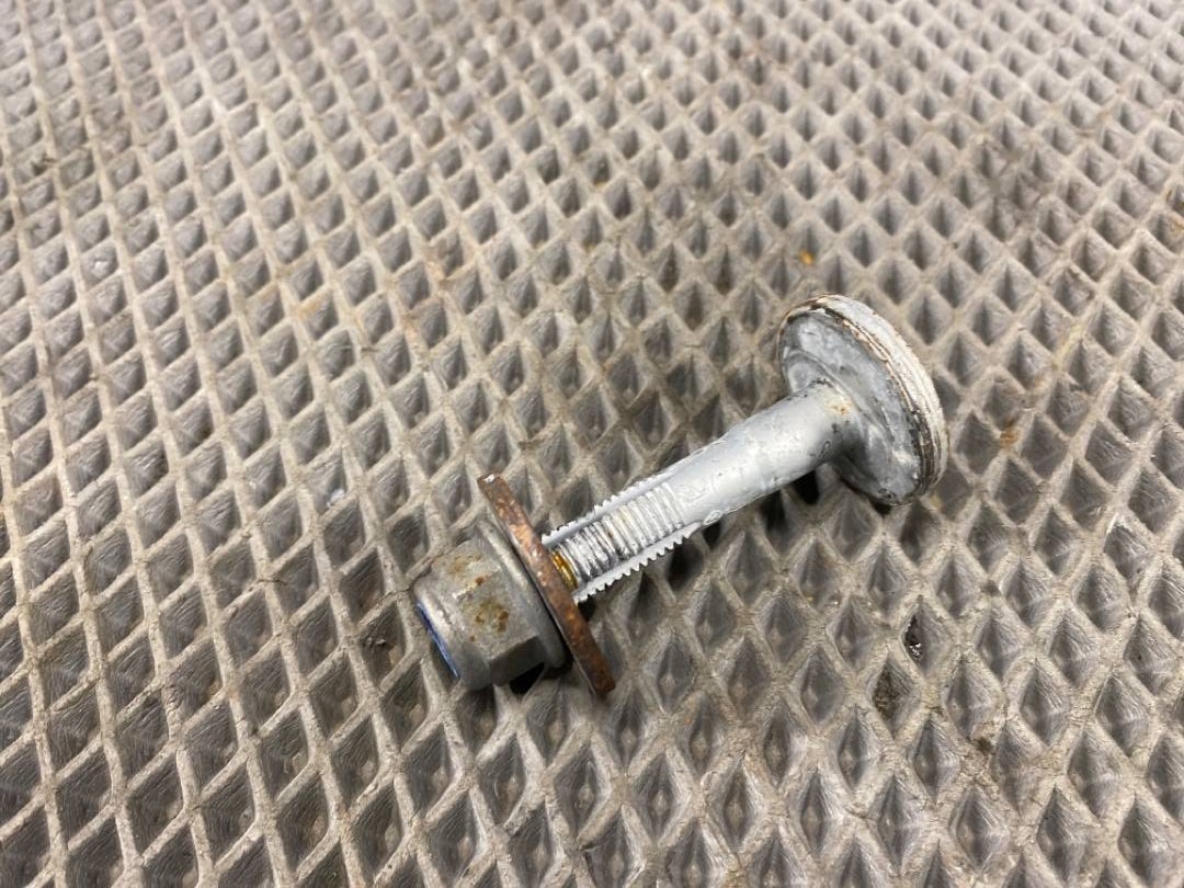 Болт развальный, 330 рублей, Красноярск