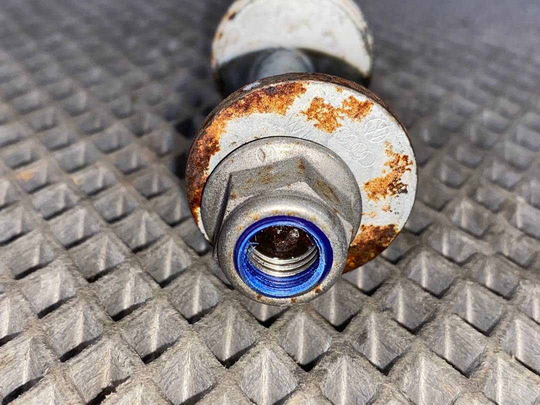 Болт развальный, 330 рублей, Красноярск