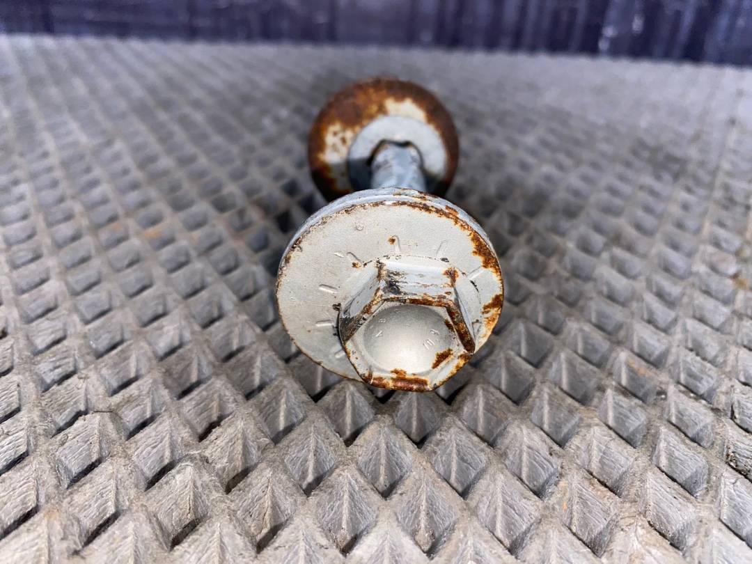 Болт развальный, 330 рублей, Красноярск