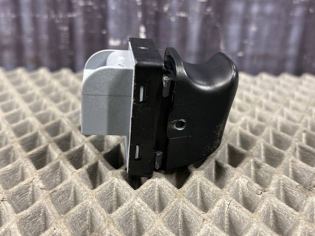 Кнопка стеклоподъемника, 330 рублей, Красноярск