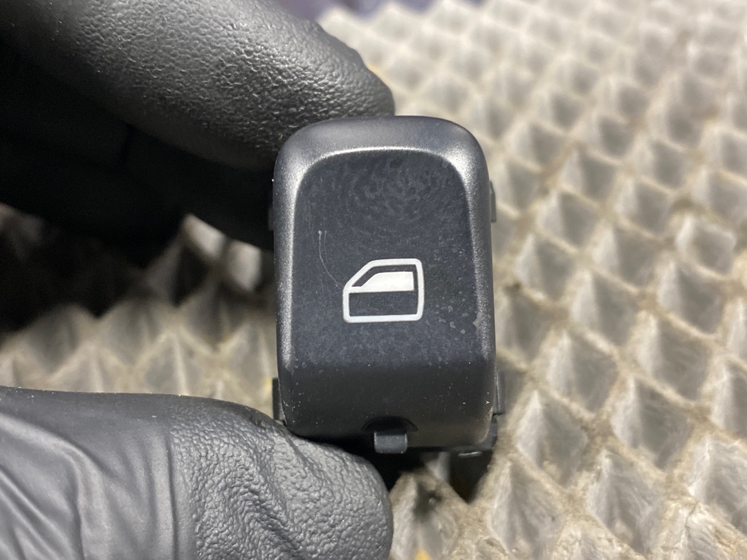 Кнопка стеклоподъемника, 330 рублей, Красноярск