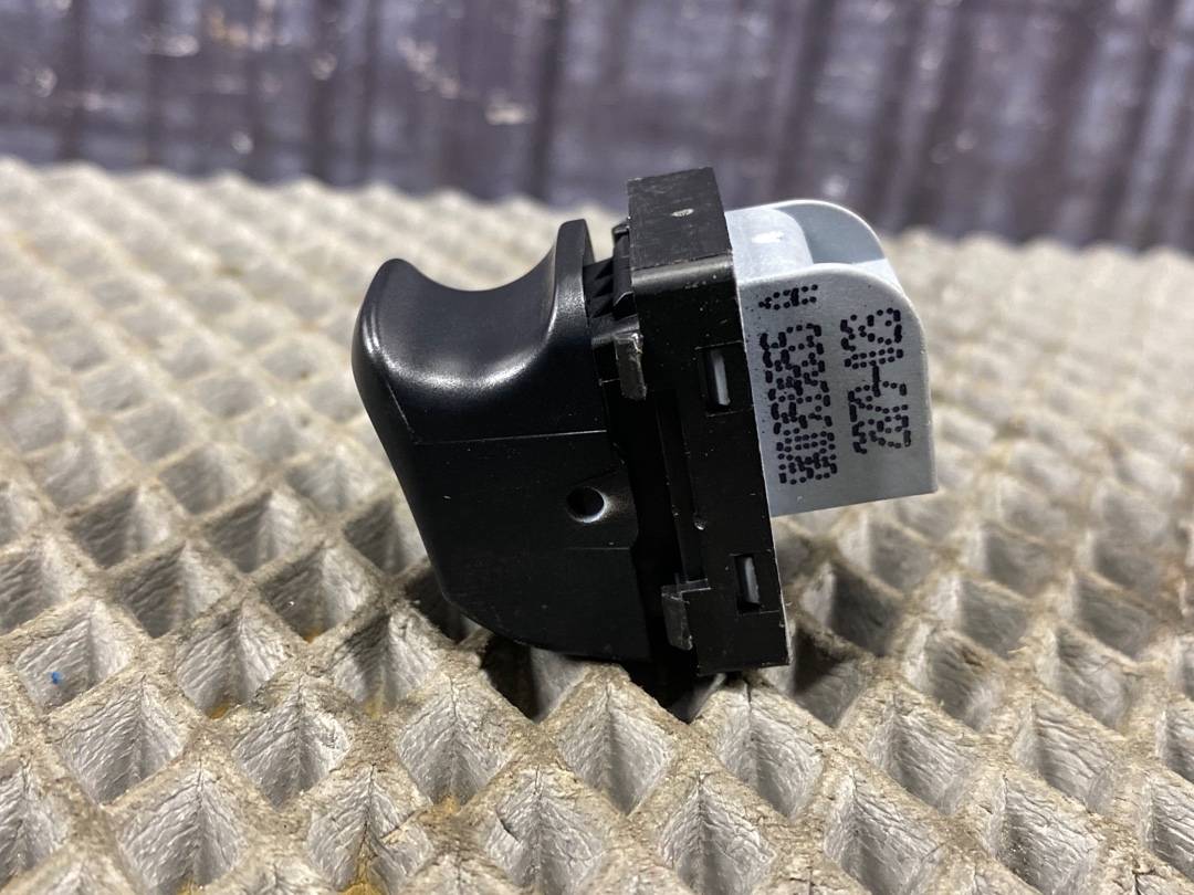 Кнопка стеклоподъемника, 330 рублей, Красноярск