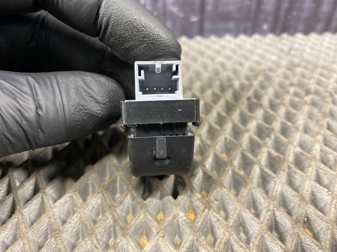 Кнопка стеклоподъемника, 330 рублей, Красноярск