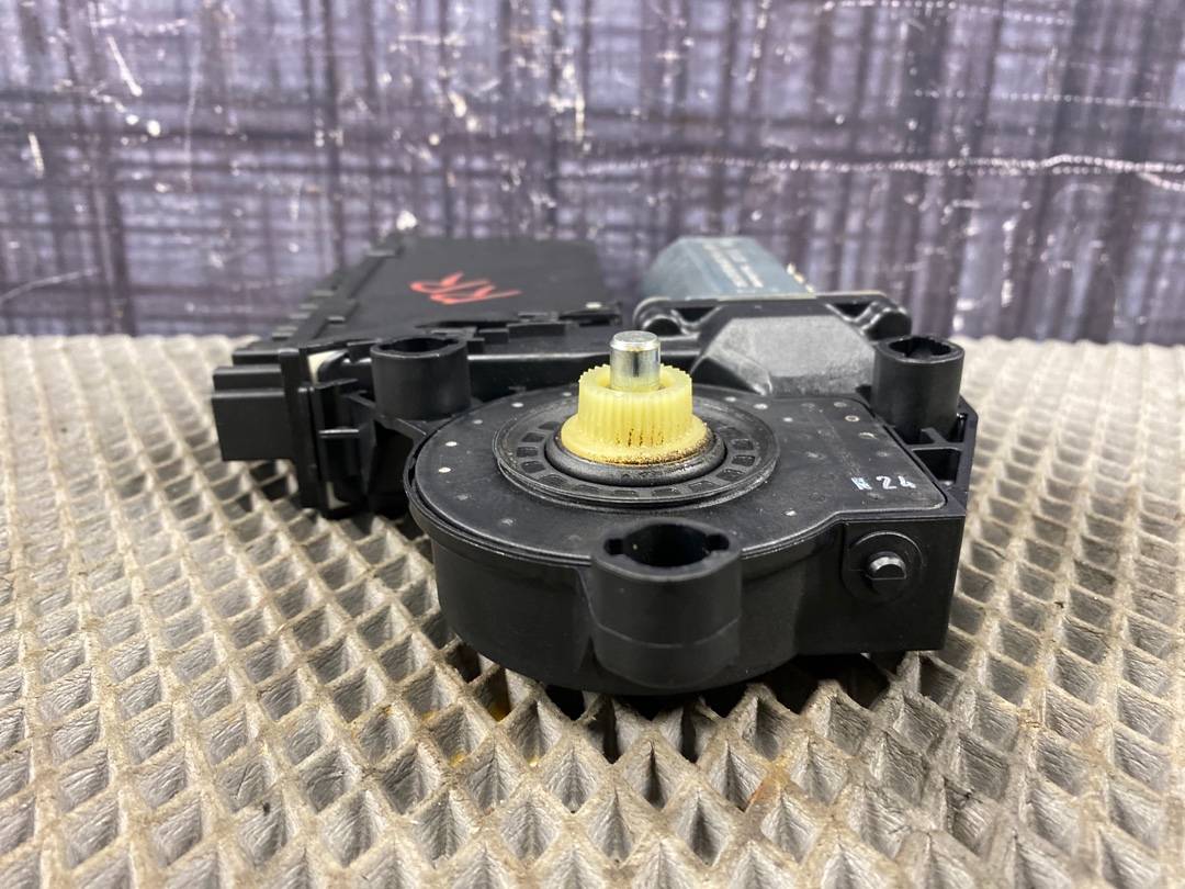 Мотор стеклоподъемника, 1630 рублей, Красноярск