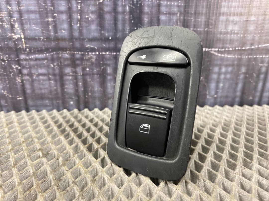 Кнопка стеклоподъемника, 680 рублей, Красноярск