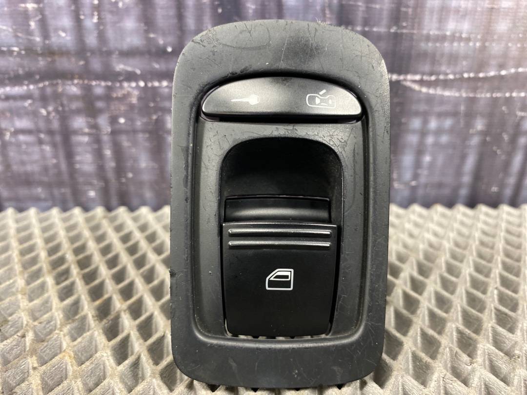 Кнопка стеклоподъемника, 680 рублей, Красноярск