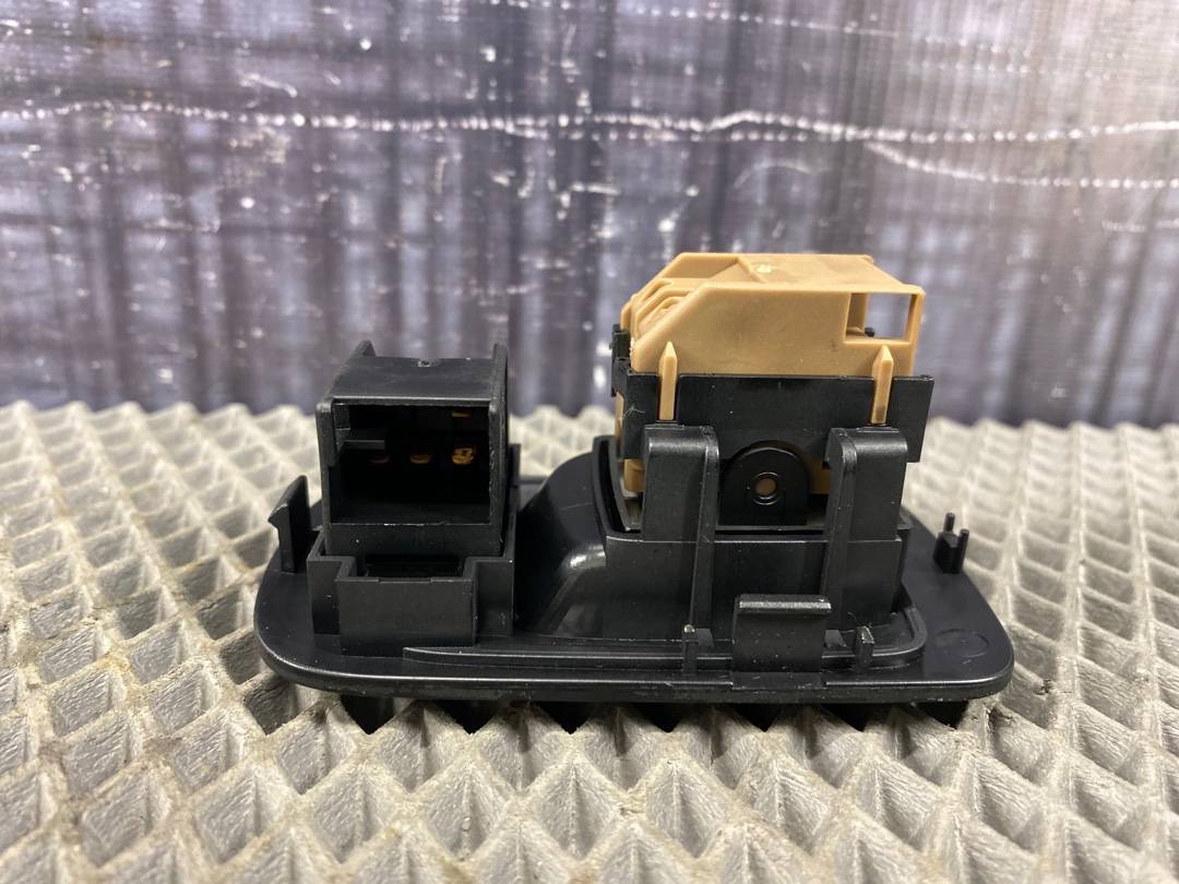 Кнопка стеклоподъемника, 680 рублей, Красноярск