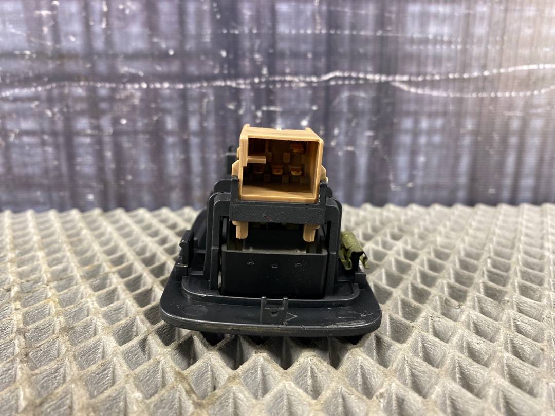 Кнопка стеклоподъемника, 680 рублей, Красноярск