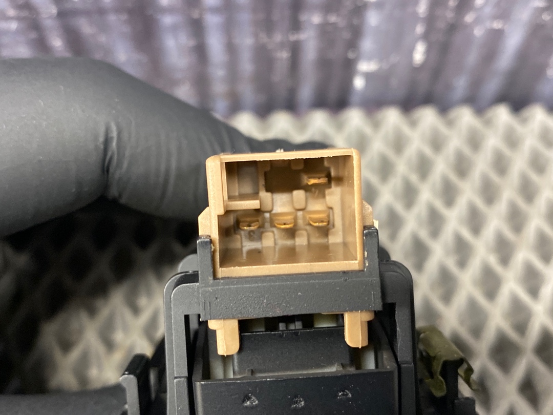 Кнопка стеклоподъемника, 680 рублей, Красноярск