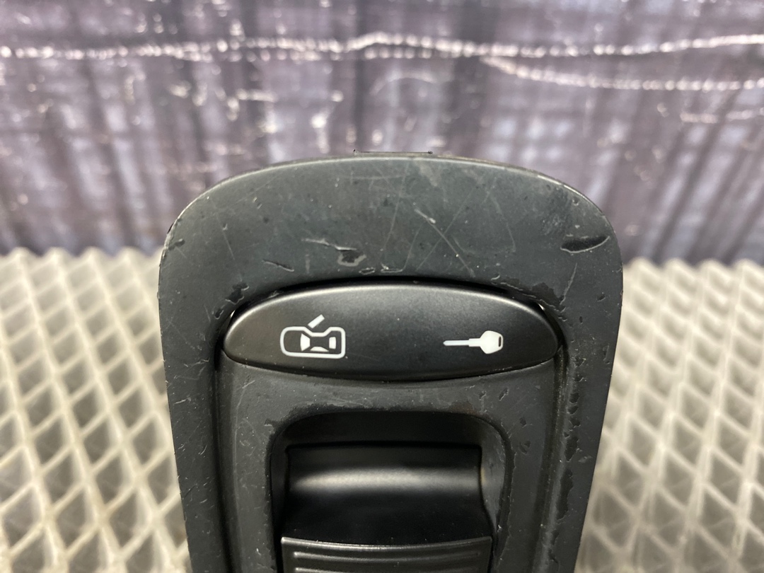 Кнопка стеклоподъемника, 680 рублей, Красноярск