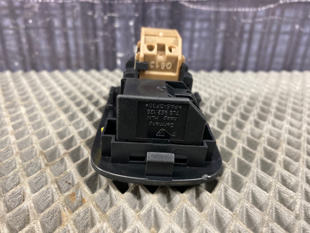 Кнопка стеклоподъемника, 680 рублей, Красноярск