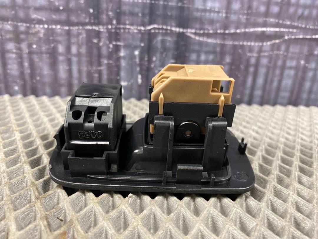 Кнопка стеклоподъемника, 680 рублей, Красноярск