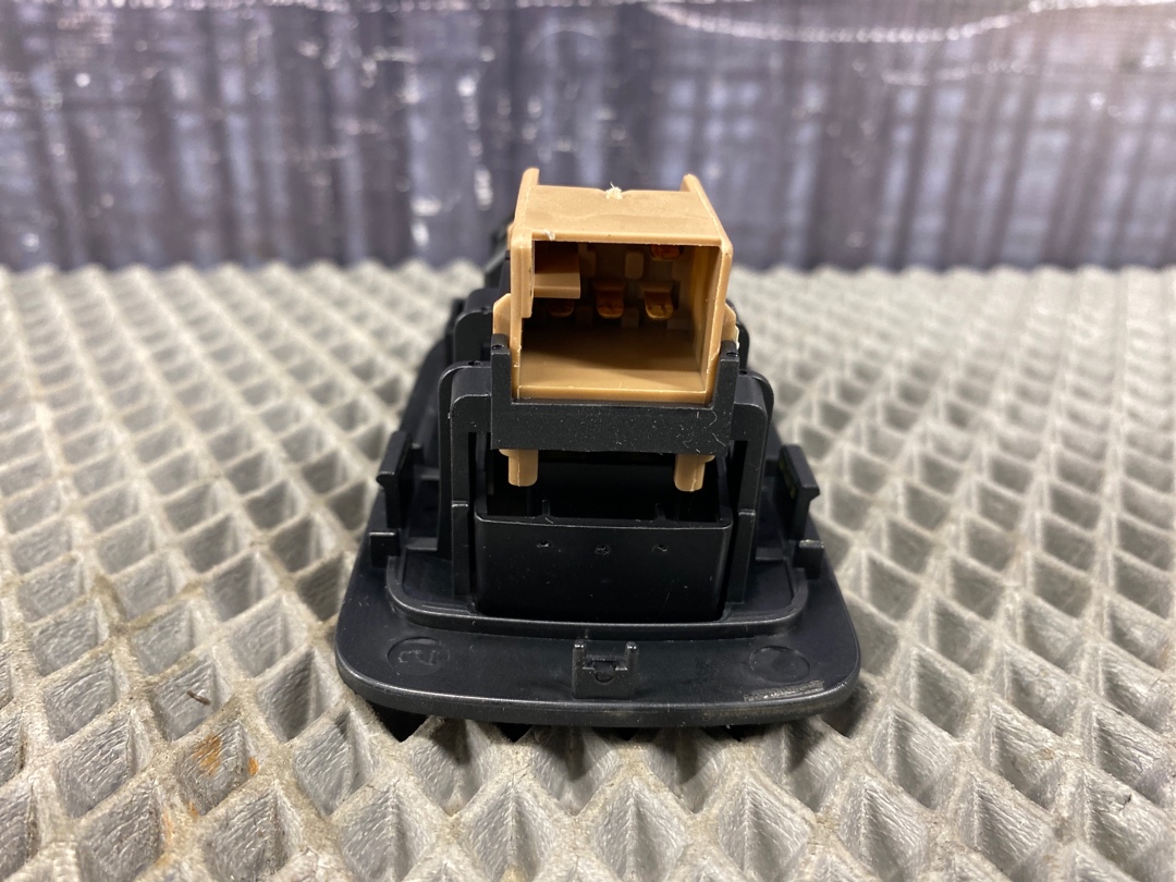 Кнопка стеклоподъемника, 680 рублей, Красноярск