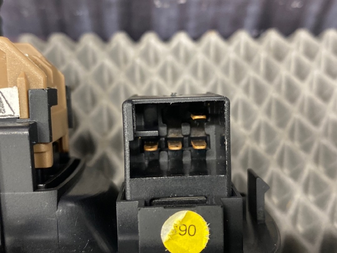 Кнопка стеклоподъемника, 680 рублей, Красноярск