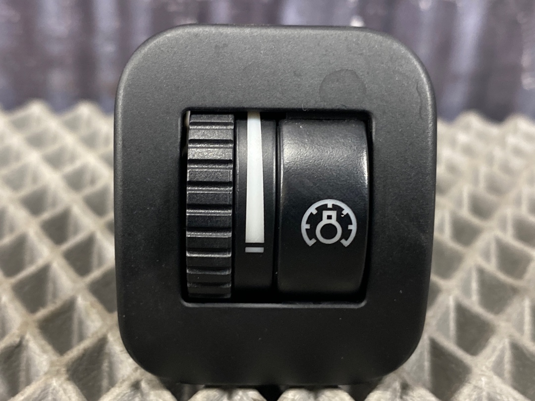 Кнопка яркости подсветки, 650 рублей, Красноярск