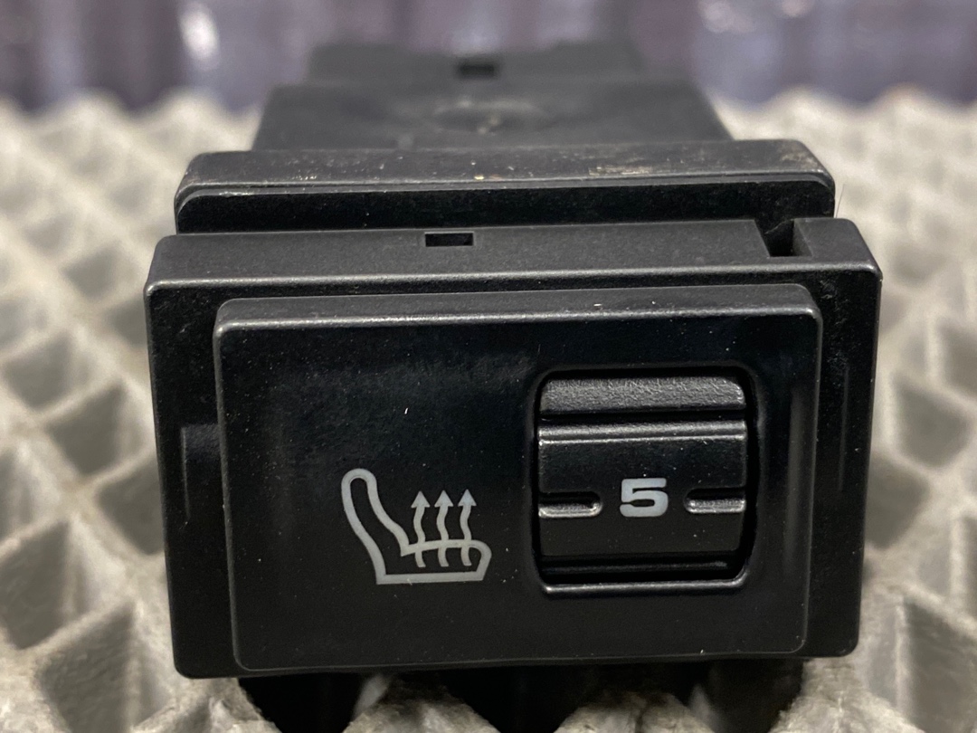 Кнопка подогрева сиденья, 850 рублей, Красноярск