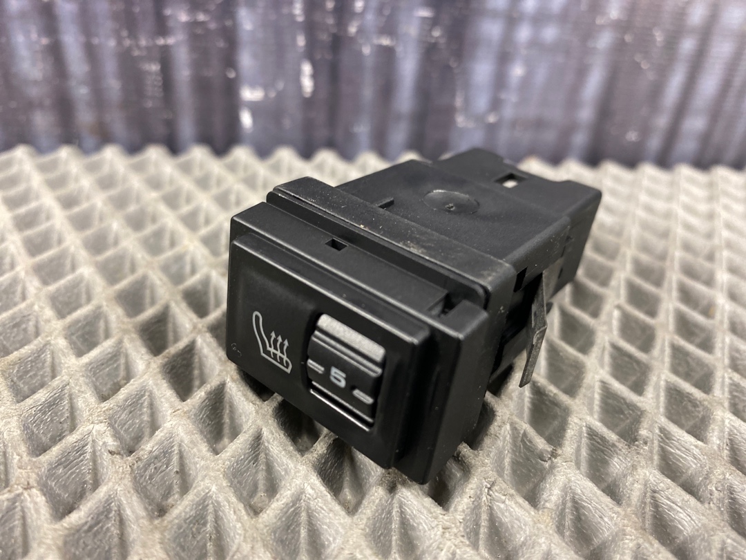 Кнопка подогрева сиденья, 850 рублей, Красноярск