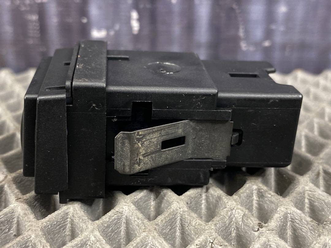 Кнопка подогрева сиденья, 850 рублей, Красноярск