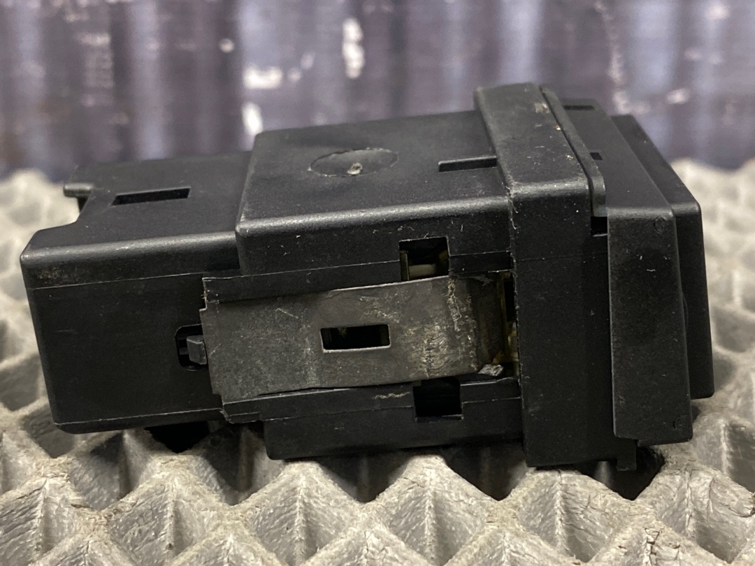 Кнопка подогрева сиденья, 850 рублей, Красноярск