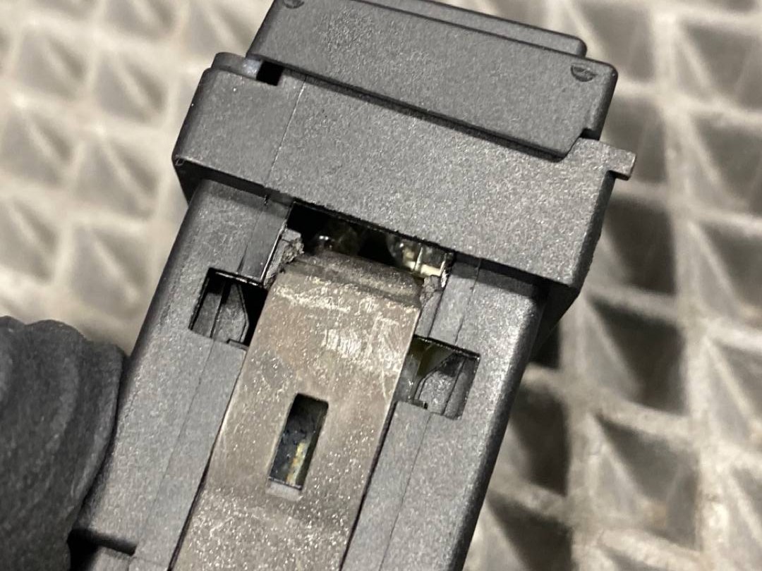 Кнопка подогрева сиденья, 850 рублей, Красноярск