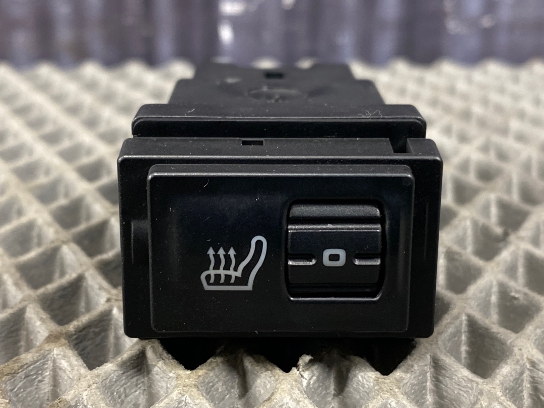 Кнопка подогрева сиденья, 850 рублей, Красноярск