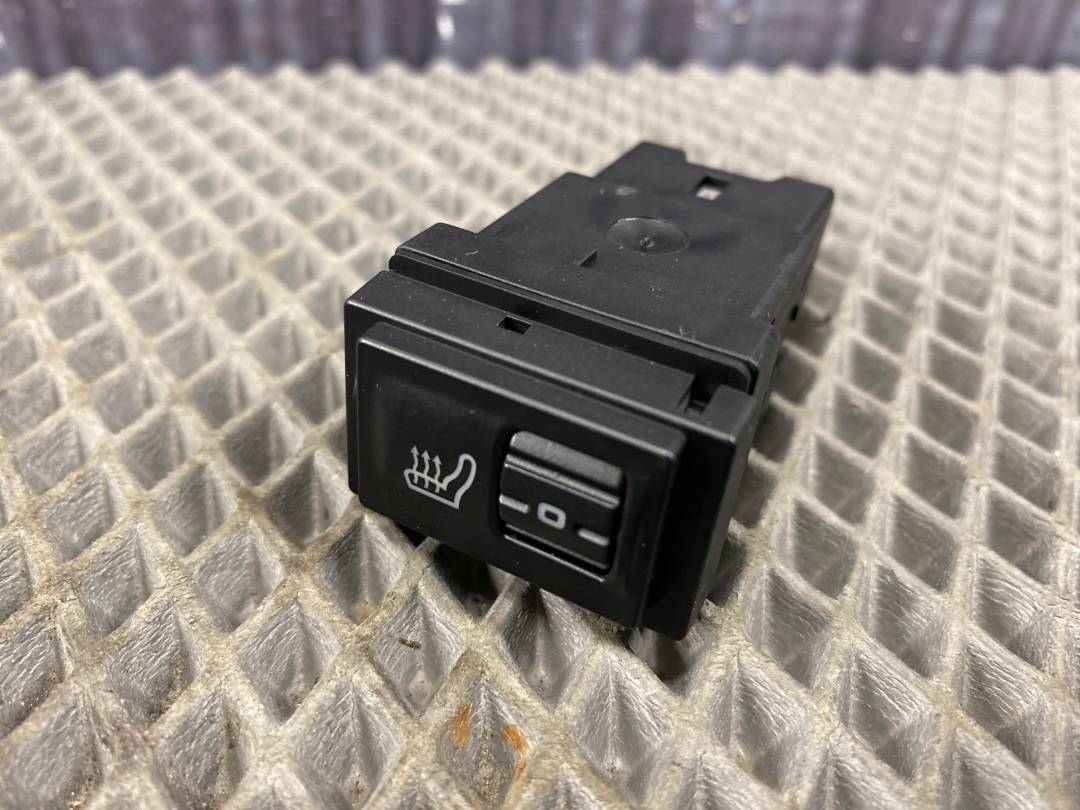 Кнопка подогрева сиденья, 850 рублей, Красноярск