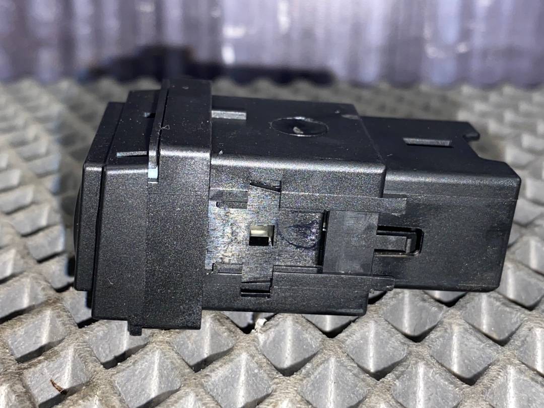 Кнопка подогрева сиденья, 850 рублей, Красноярск