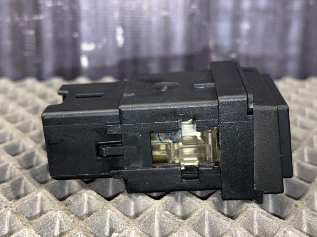 Кнопка подогрева сиденья, 850 рублей, Красноярск