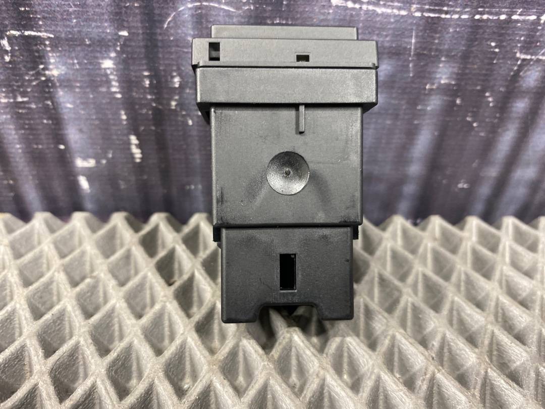 Кнопка подогрева сиденья, 850 рублей, Красноярск