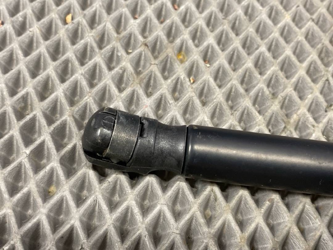 Амортизатор капота, 1070 рублей, Красноярск