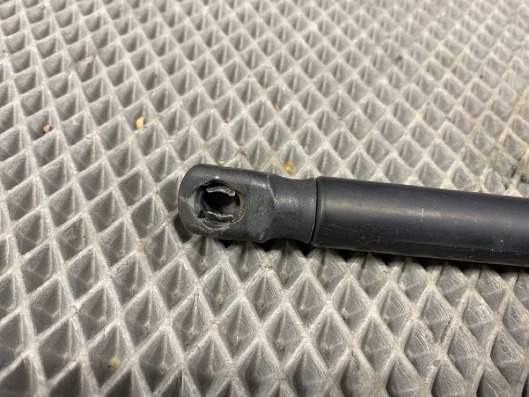 Амортизатор капота, 1070 рублей, Красноярск