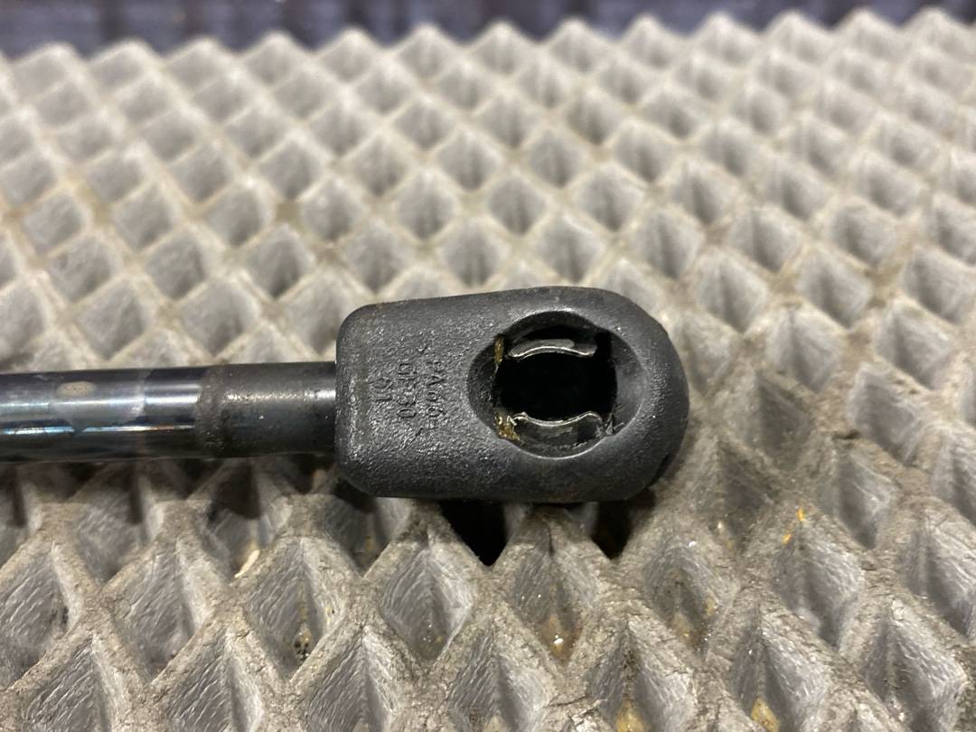 Амортизатор капота, 1070 рублей, Красноярск