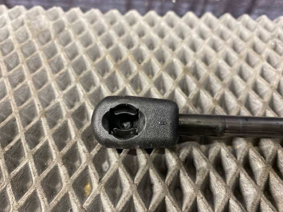 Амортизатор багажника, 750 рублей, Красноярск