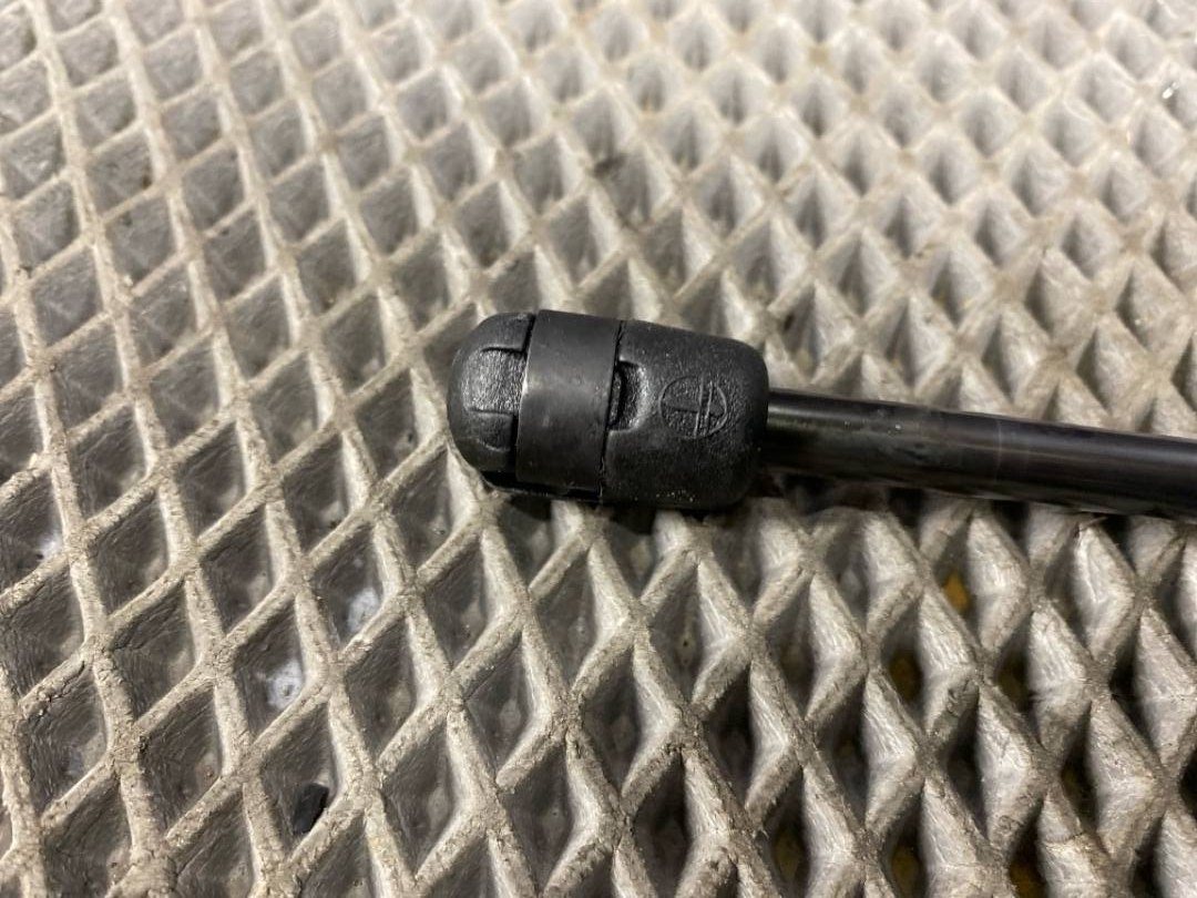 Амортизатор багажника, 750 рублей, Красноярск