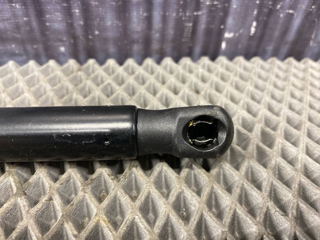 Амортизатор багажника, 750 рублей, Красноярск