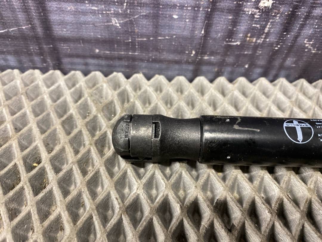 Амортизатор багажника, 750 рублей, Красноярск