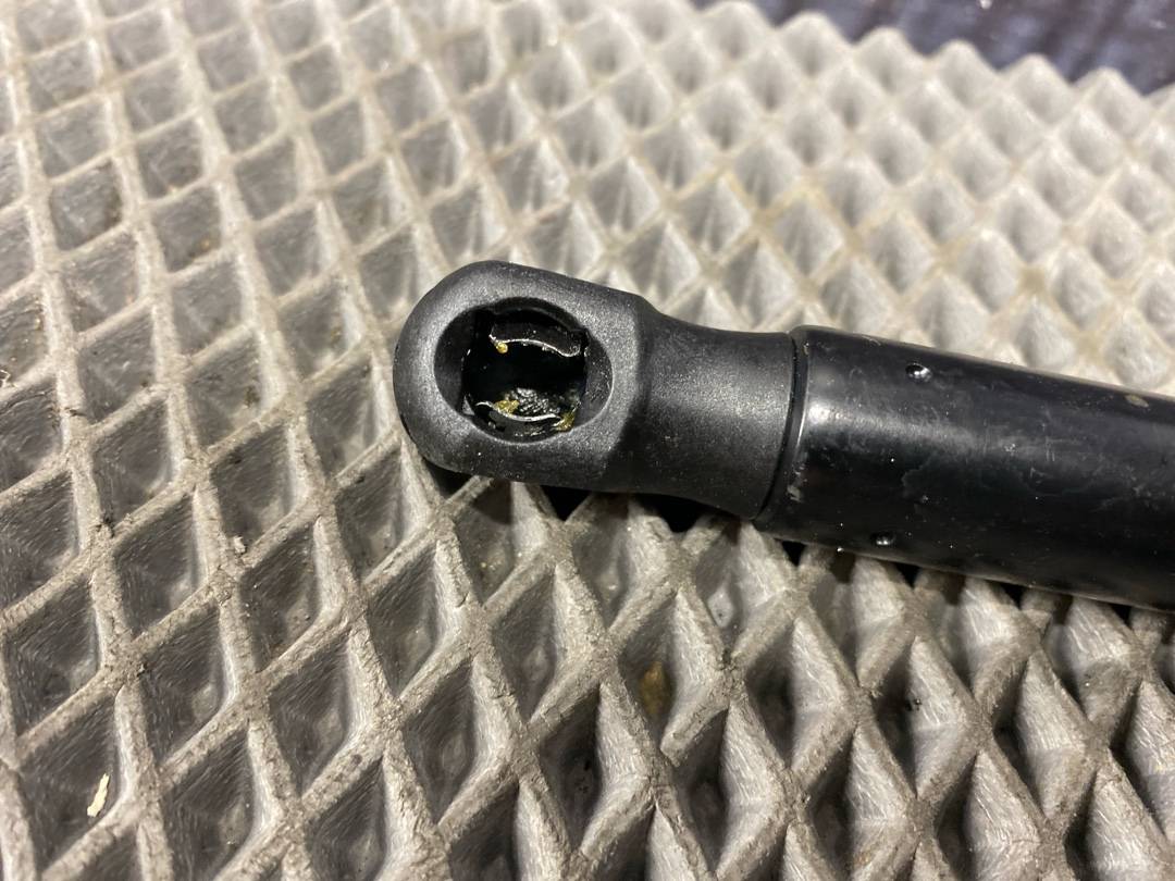 Амортизатор багажника, 750 рублей, Красноярск