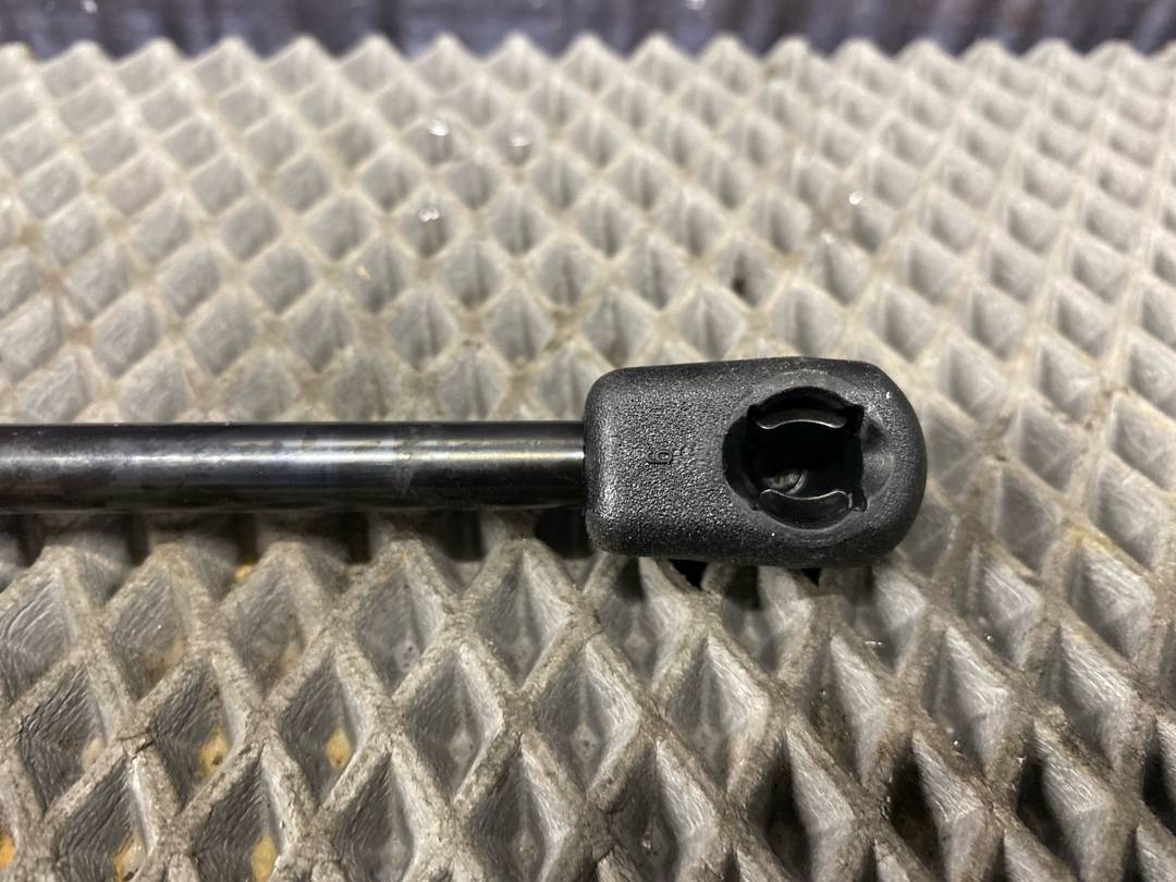 Амортизатор багажника, 750 рублей, Красноярск