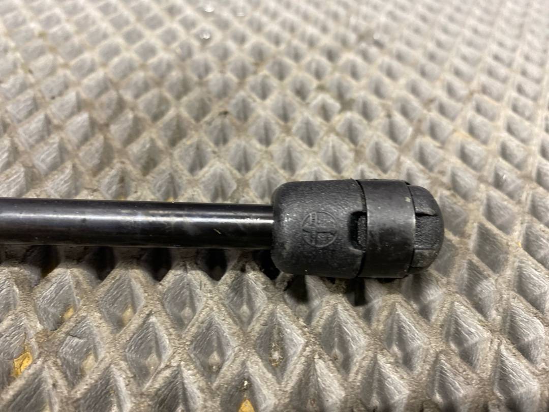 Амортизатор багажника, 750 рублей, Красноярск